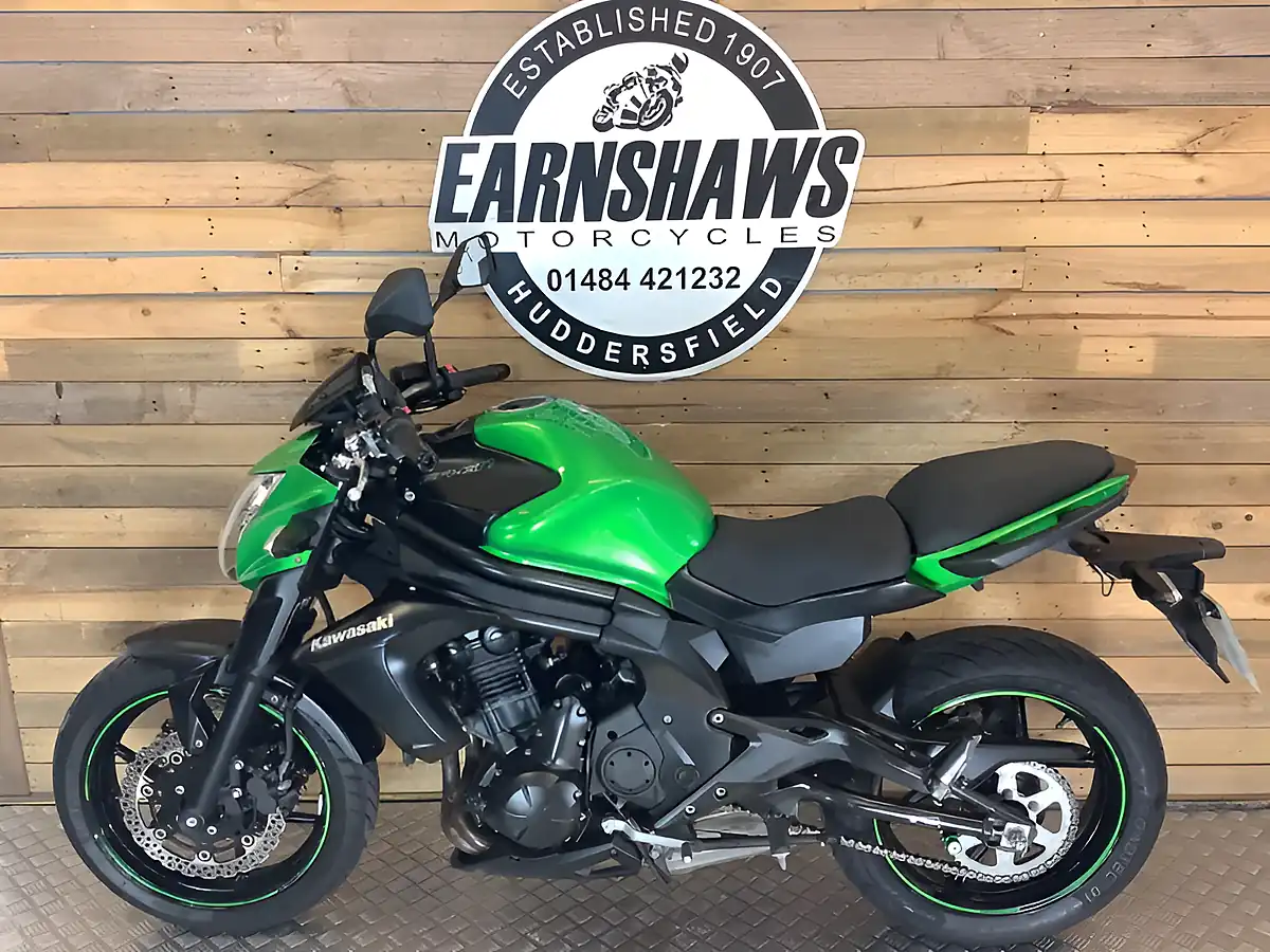 Used 2015 Kawasaki ER-6N Green - Interior and Exterior details 2