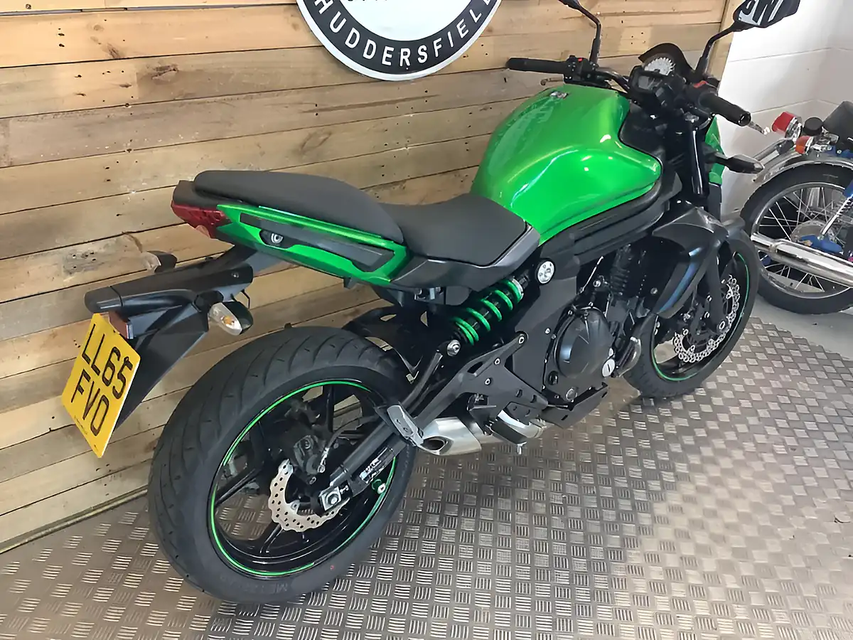 Used 2015 Kawasaki ER-6N Green - Interior and Exterior details 4