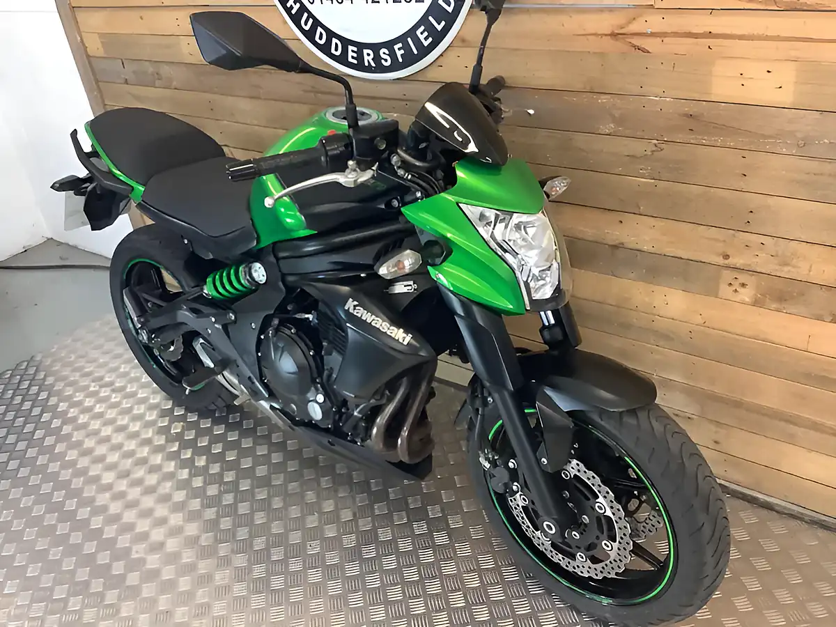 Used 2015 Kawasaki ER-6N Green - Interior and Exterior details 5