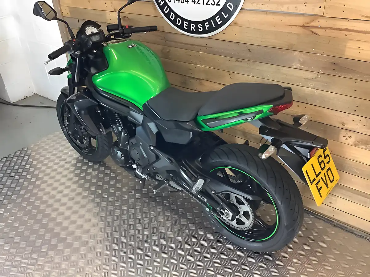 Used 2015 Kawasaki ER-6N Green - Interior and Exterior details 6