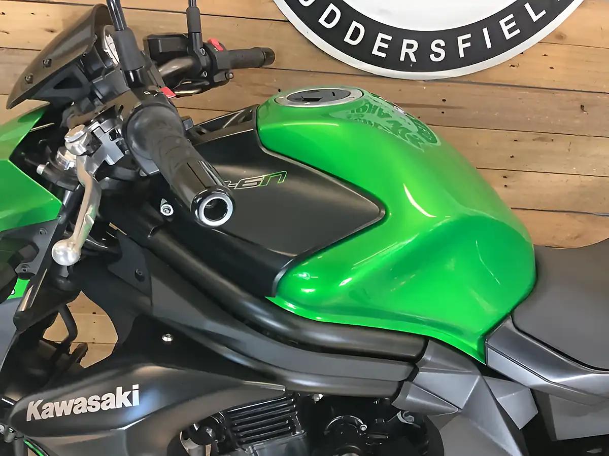 Used 2015 Kawasaki ER-6N Green - Interior and Exterior details 9