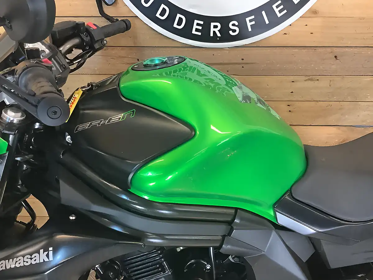 Used 2015 Kawasaki ER-6N Green - Interior and Exterior details 11