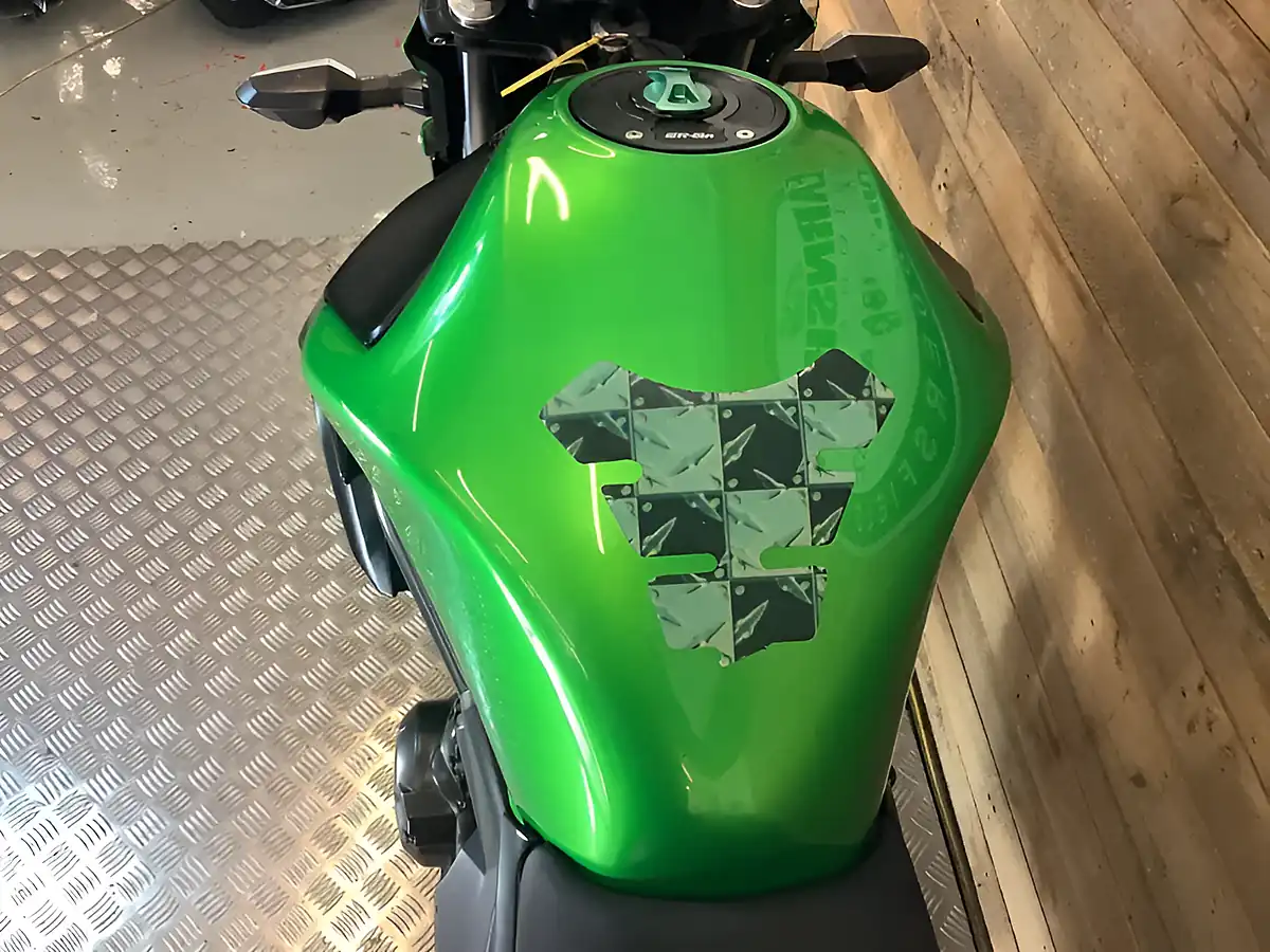 Used 2015 Kawasaki ER-6N Green - Interior and Exterior details 12