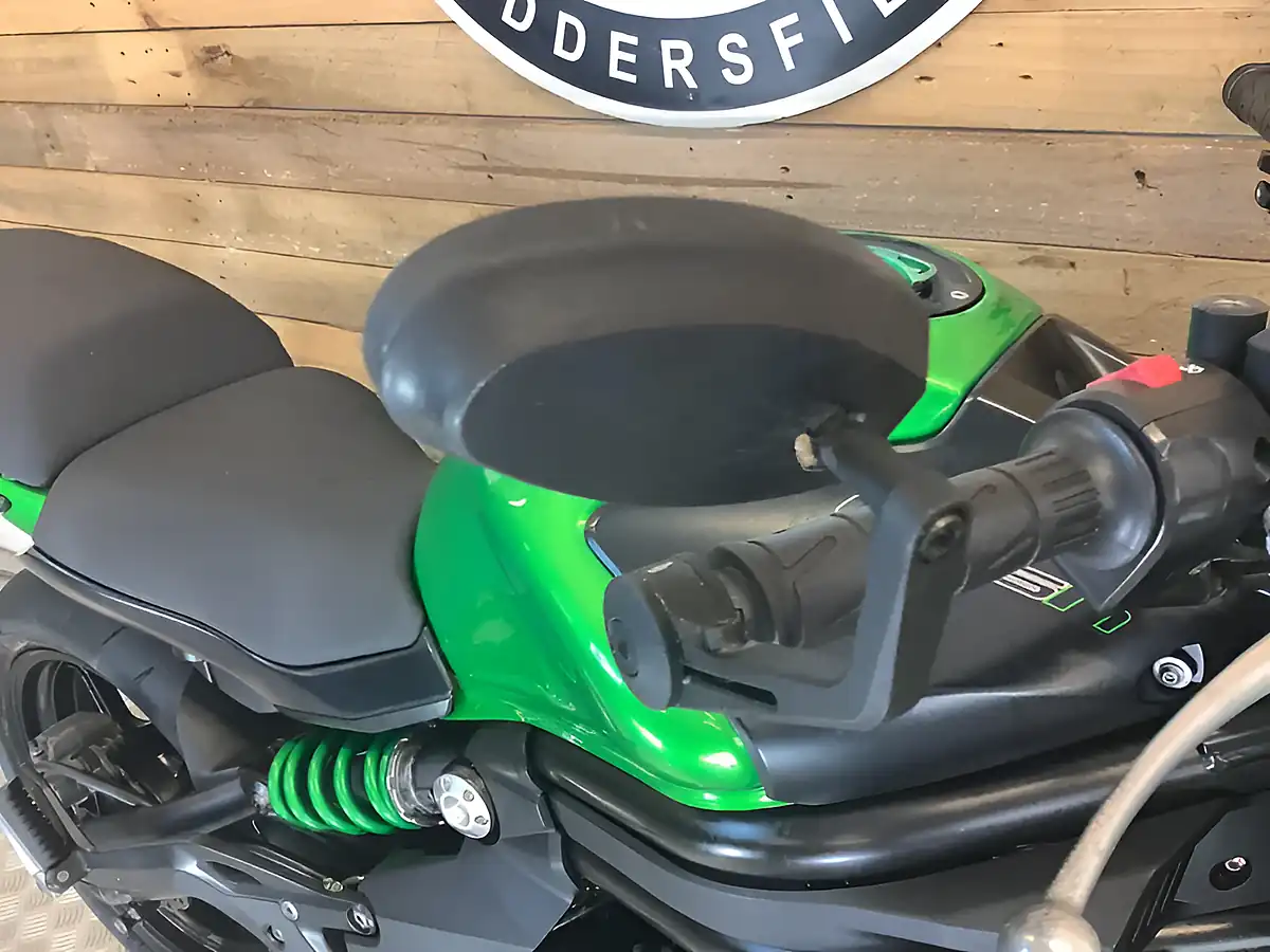 Used 2015 Kawasaki ER-6N Green - Interior and Exterior details 13