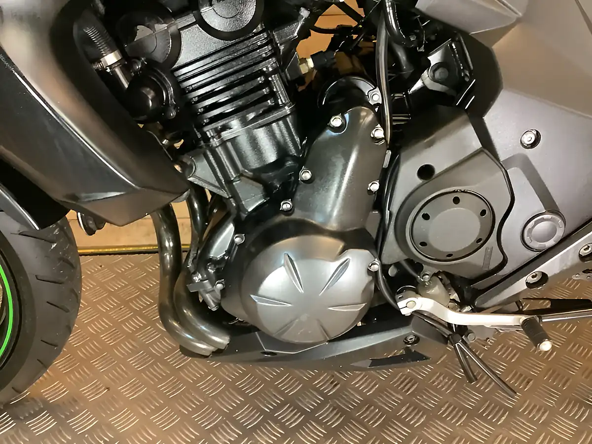 Used 2015 Kawasaki ER-6N Green - Interior and Exterior details 15