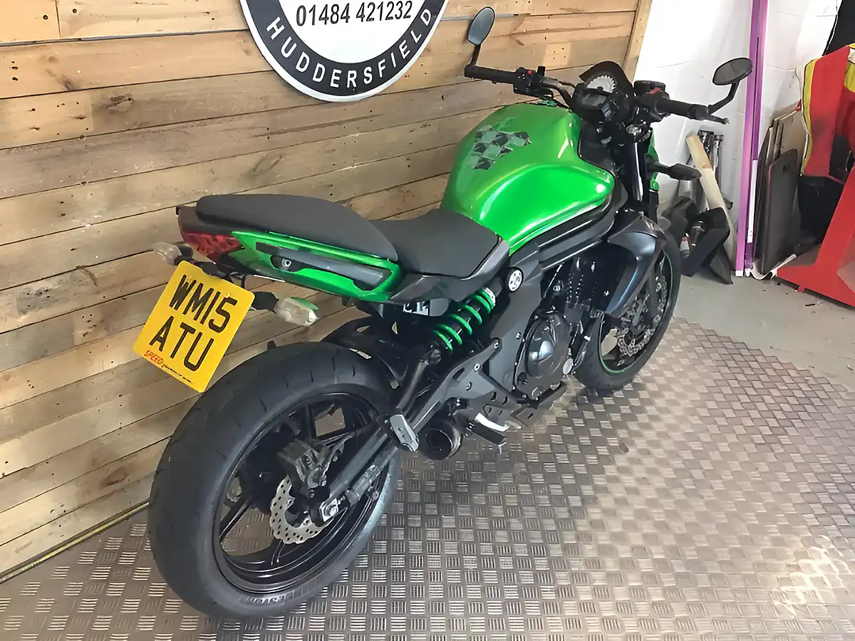 Used 2015 Kawasaki ER-6N Green - Interior and Exterior details 4