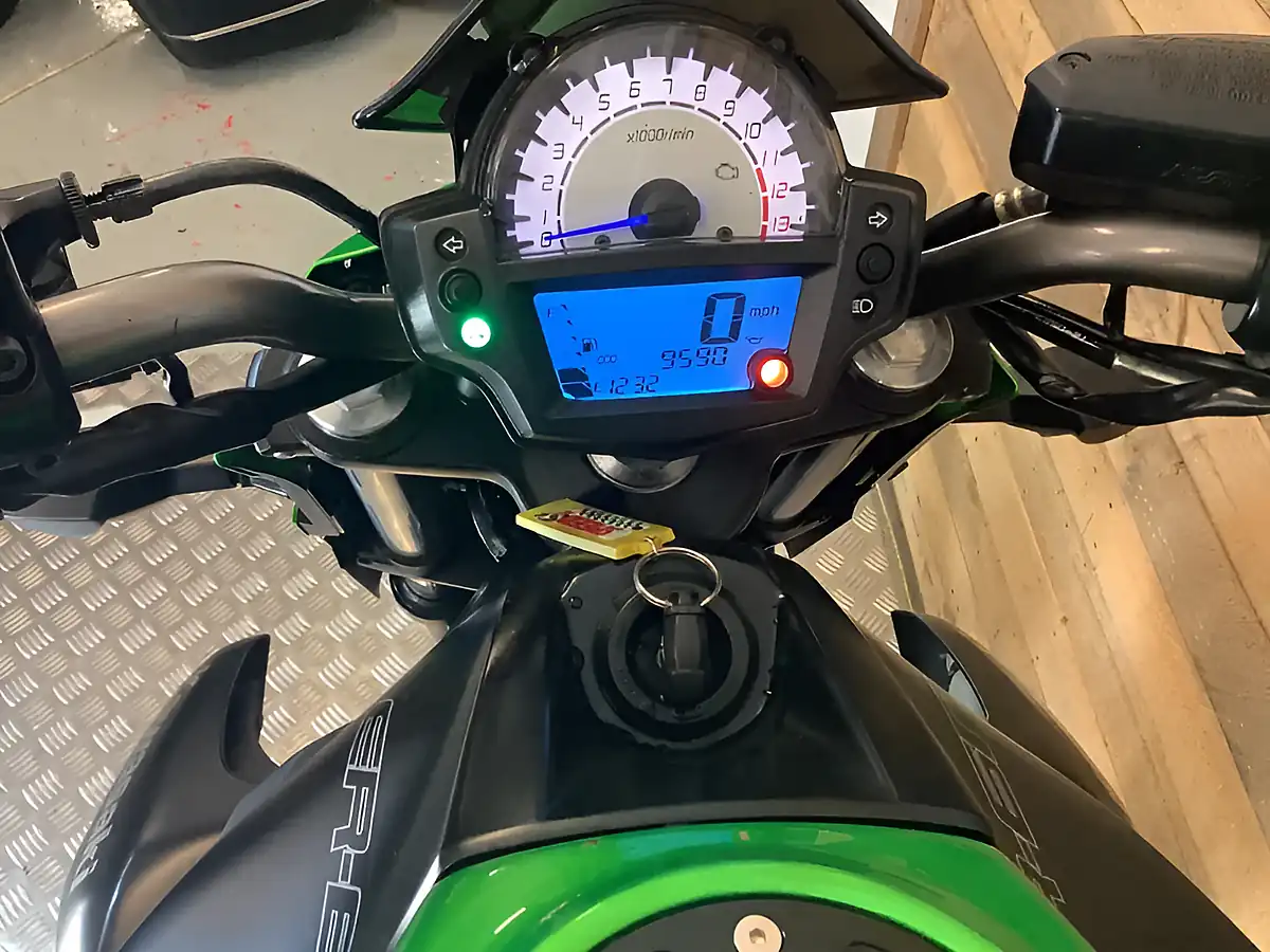 Used 2015 Kawasaki ER-6N Green - Interior and Exterior details 7