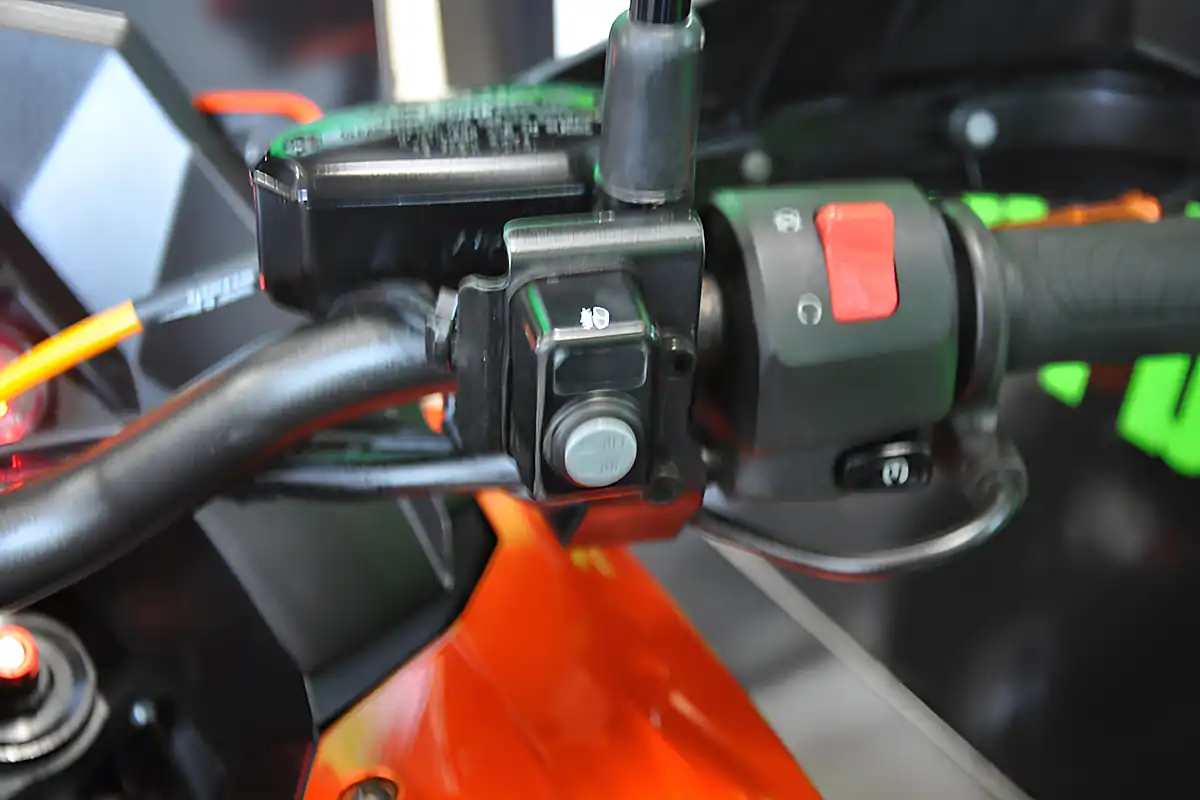Used 2015 Kawasaki Versys 1000 Orange - Interior and Exterior details 8