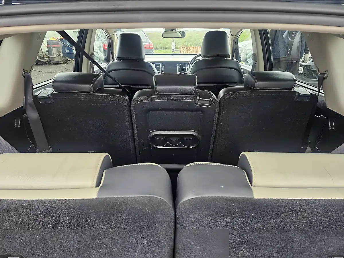 Used 2015 Kia Carens 3 Blue - Interior and Exterior details 10
