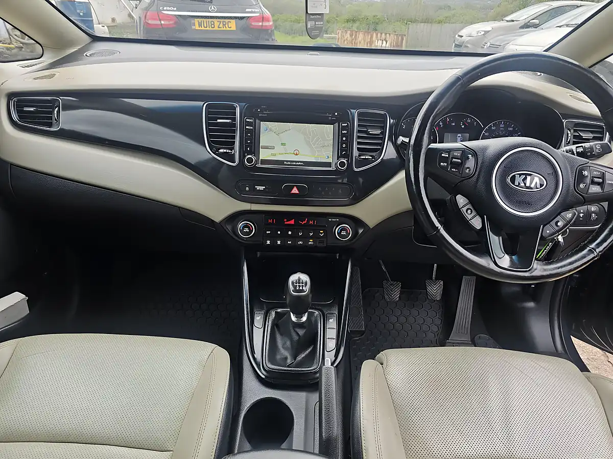 Used 2015 Kia Carens 3 Blue - Interior and Exterior details 14