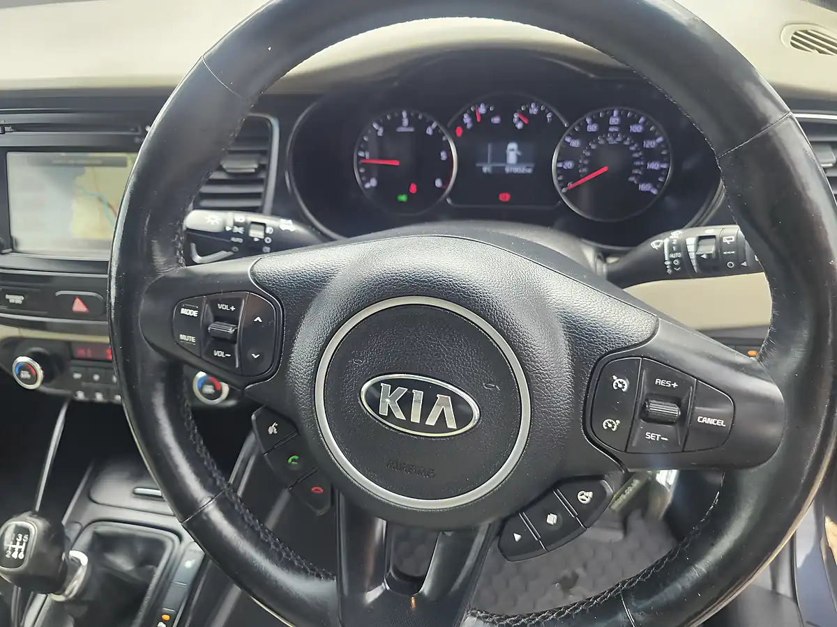 Used 2015 Kia Carens 3 Blue - Interior and Exterior details 16
