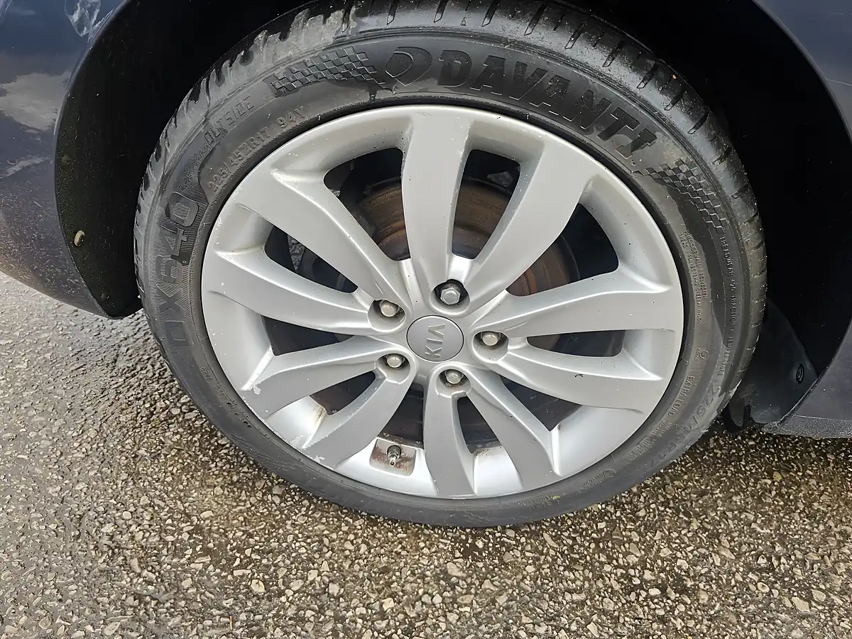 Used 2015 Kia Carens 3 Blue - Interior and Exterior details 18