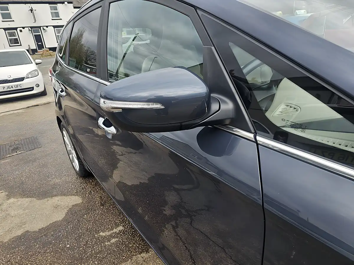 Used 2015 Kia Carens 3 Blue - Interior and Exterior details 19