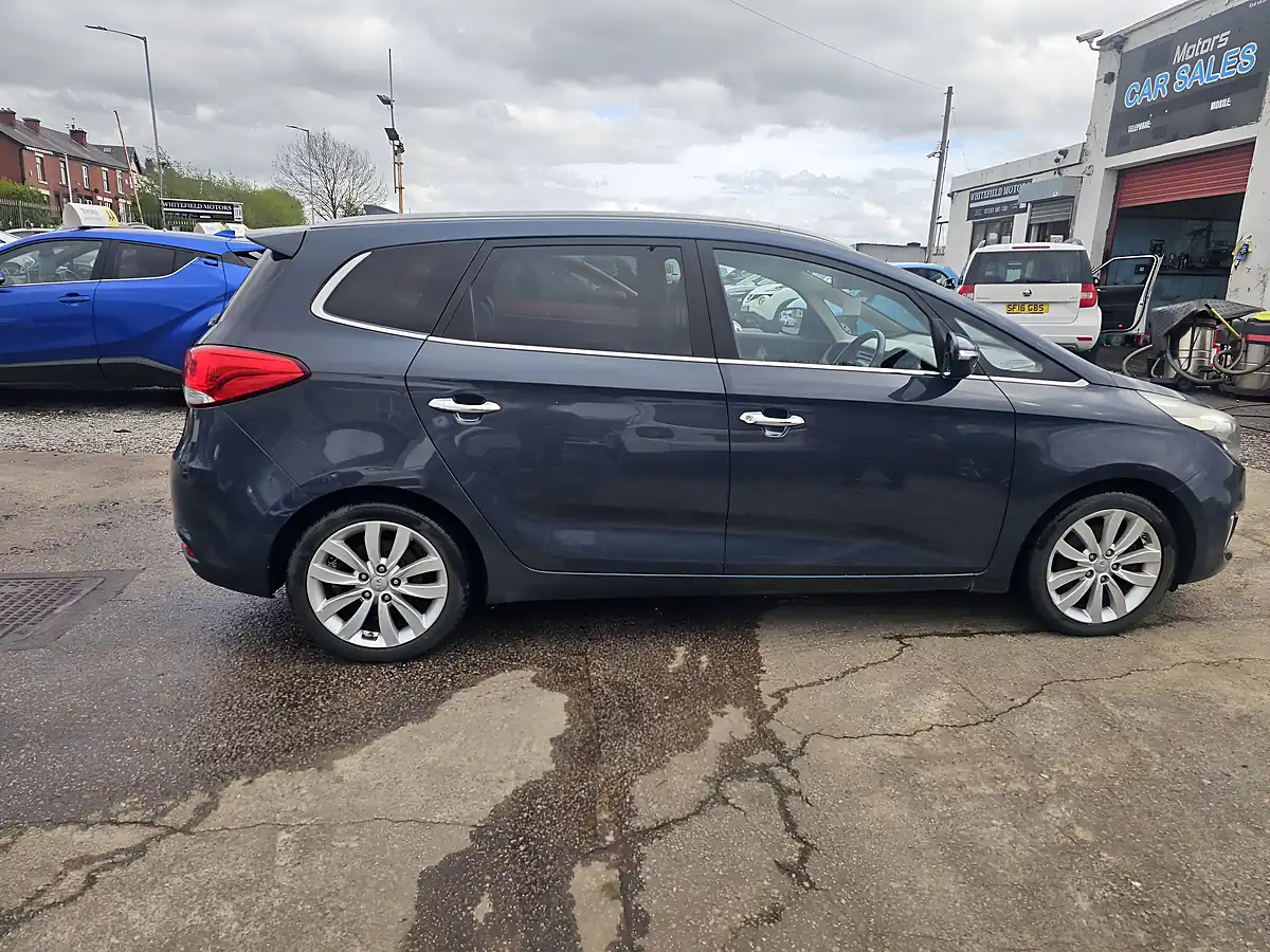Used 2015 Kia Carens 3 Blue - Interior and Exterior details 4