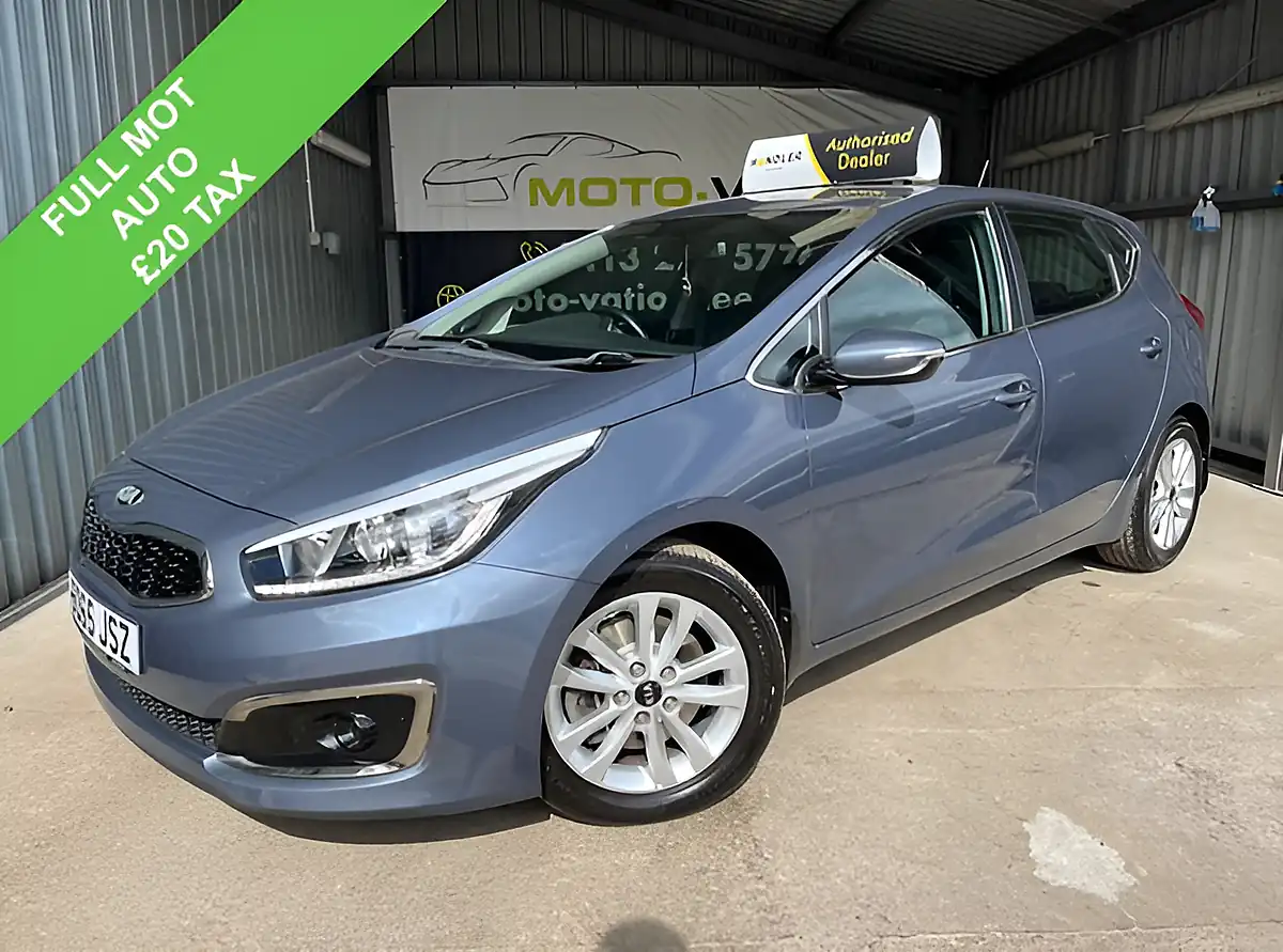 Used 2015 Kia Ceed 2 Blue - Front View