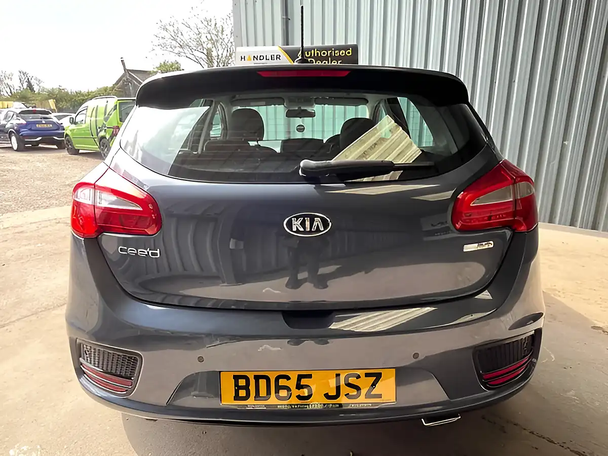 Used 2015 Kia Ceed 2 Blue - Interior and Exterior details 12