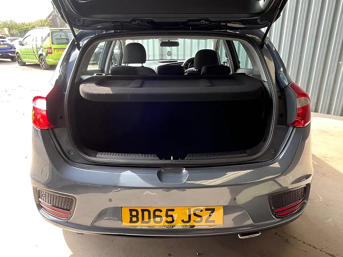 Used 2015 Kia Ceed 2 Blue - Interior and Exterior details 13