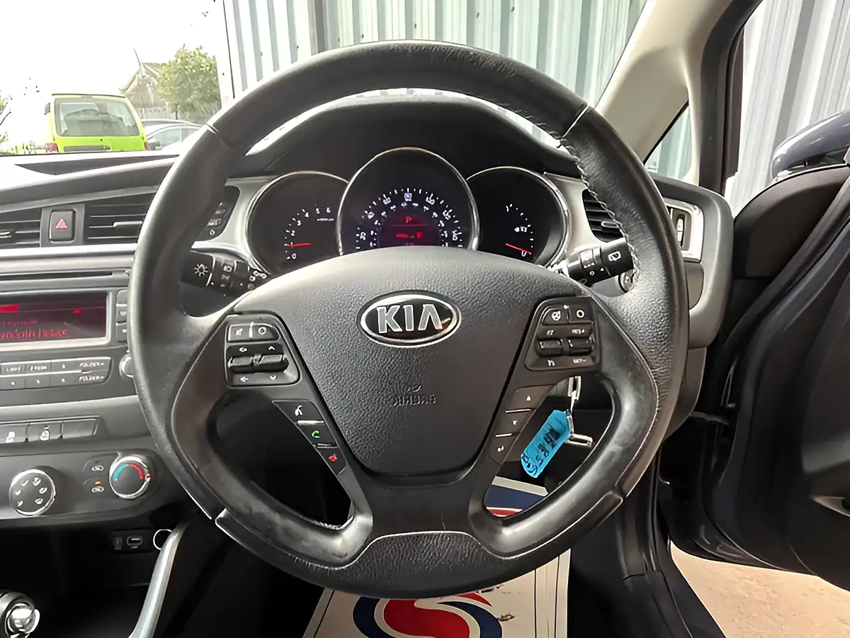 Used 2015 Kia Ceed 2 Blue - Interior and Exterior details 19