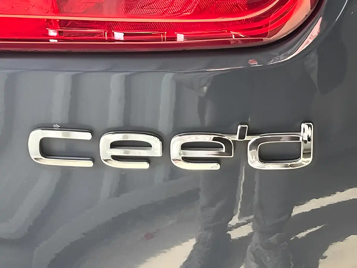 Used 2015 Kia Ceed 2 Blue - Interior and Exterior details 6