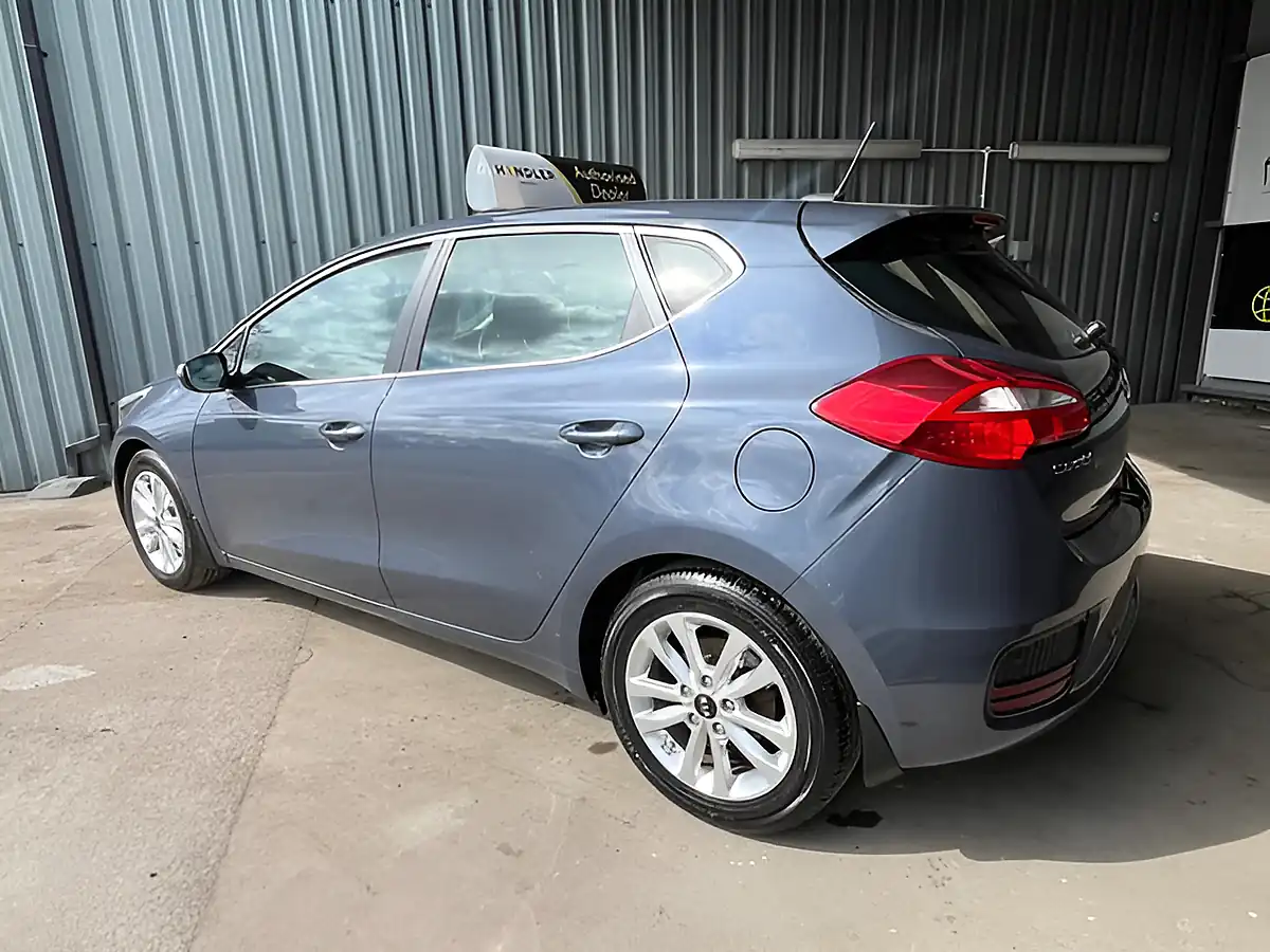 Used 2015 Kia Ceed 2 Blue - Interior and Exterior details 7