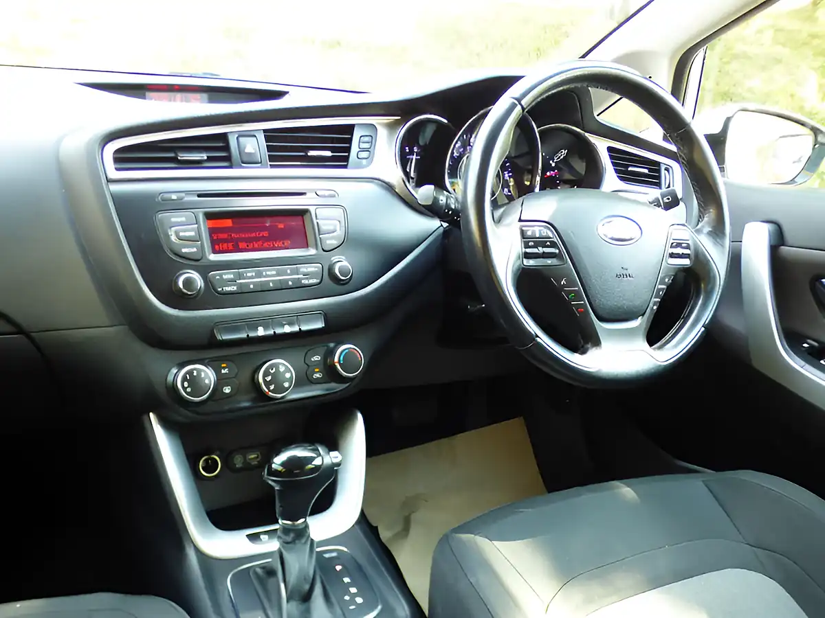 Used 2015 Kia Ceed 2 - Interior and Exterior details 8