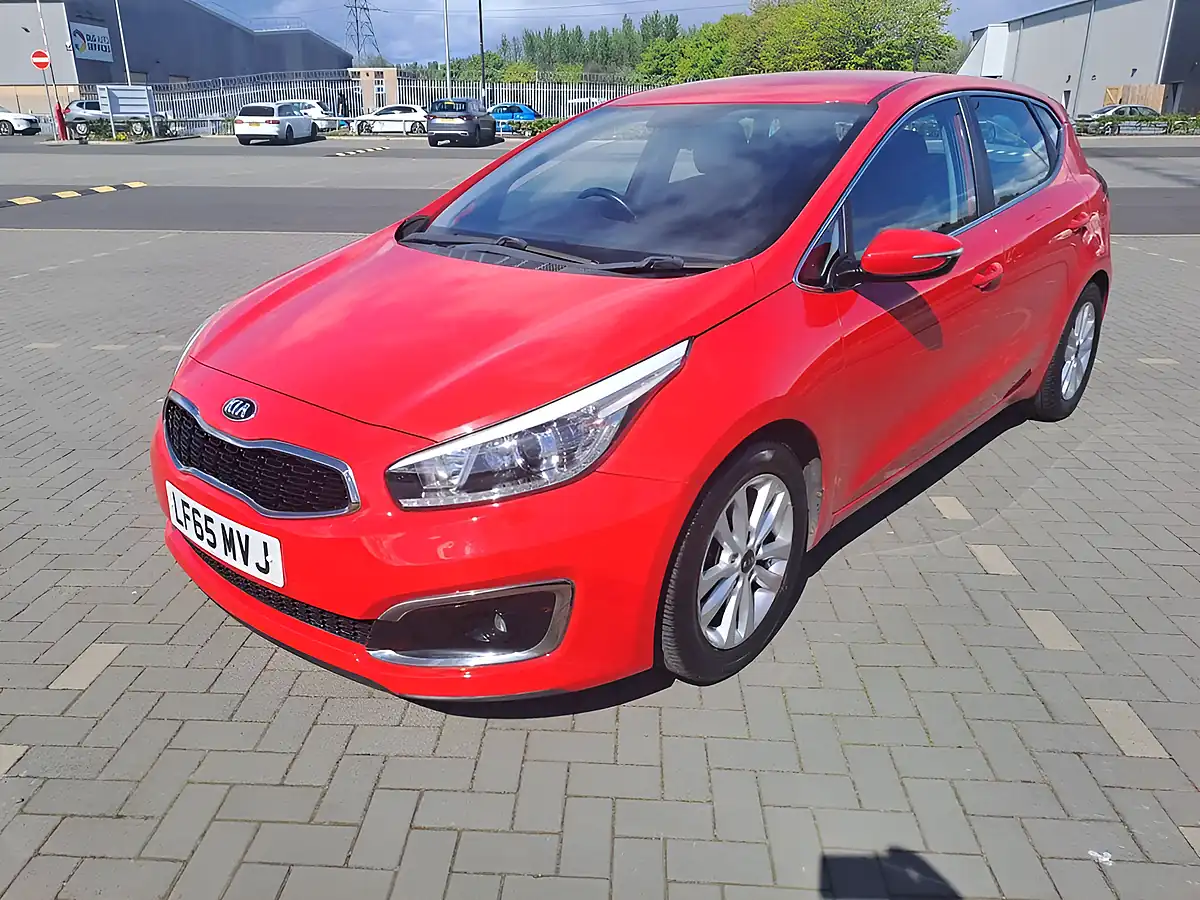 Used 2015 Kia Ceed 2 Red - Front View
