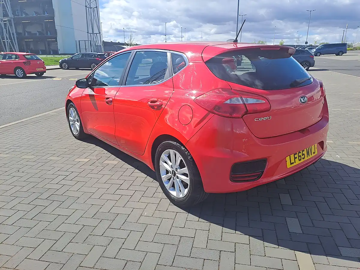 Used 2015 Kia Ceed 2 Red - Interior and Exterior details 10