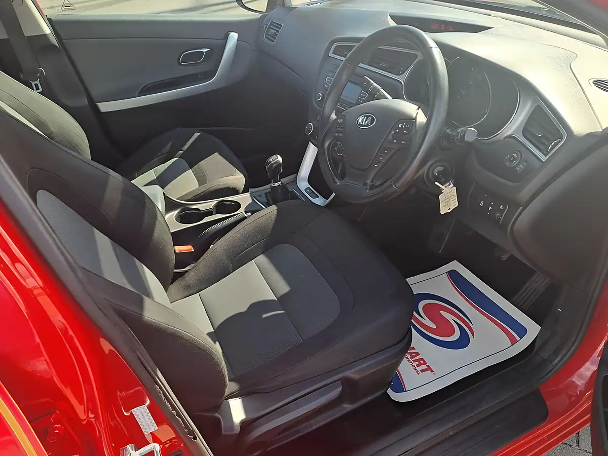 Used 2015 Kia Ceed 2 Red - Interior and Exterior details 2