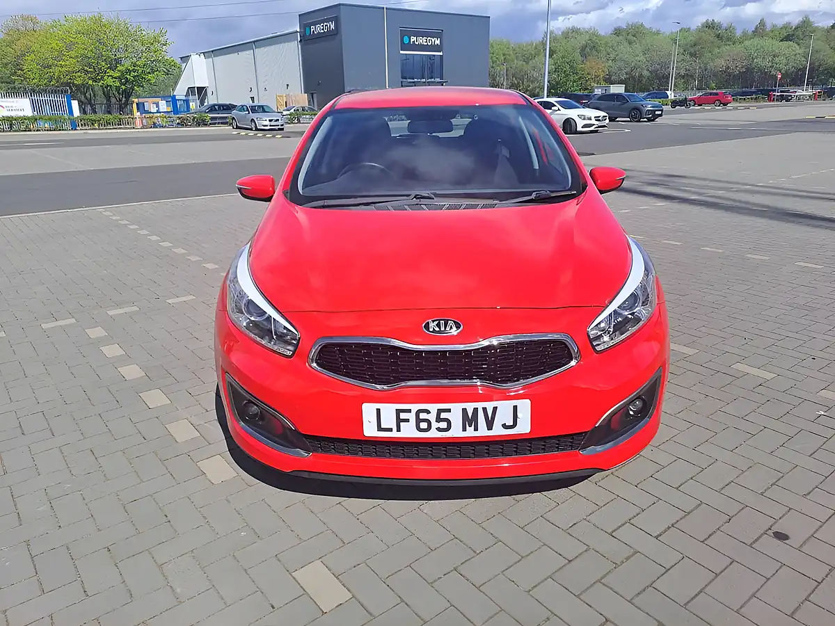 Used 2015 Kia Ceed 2 Red - Interior and Exterior details 5