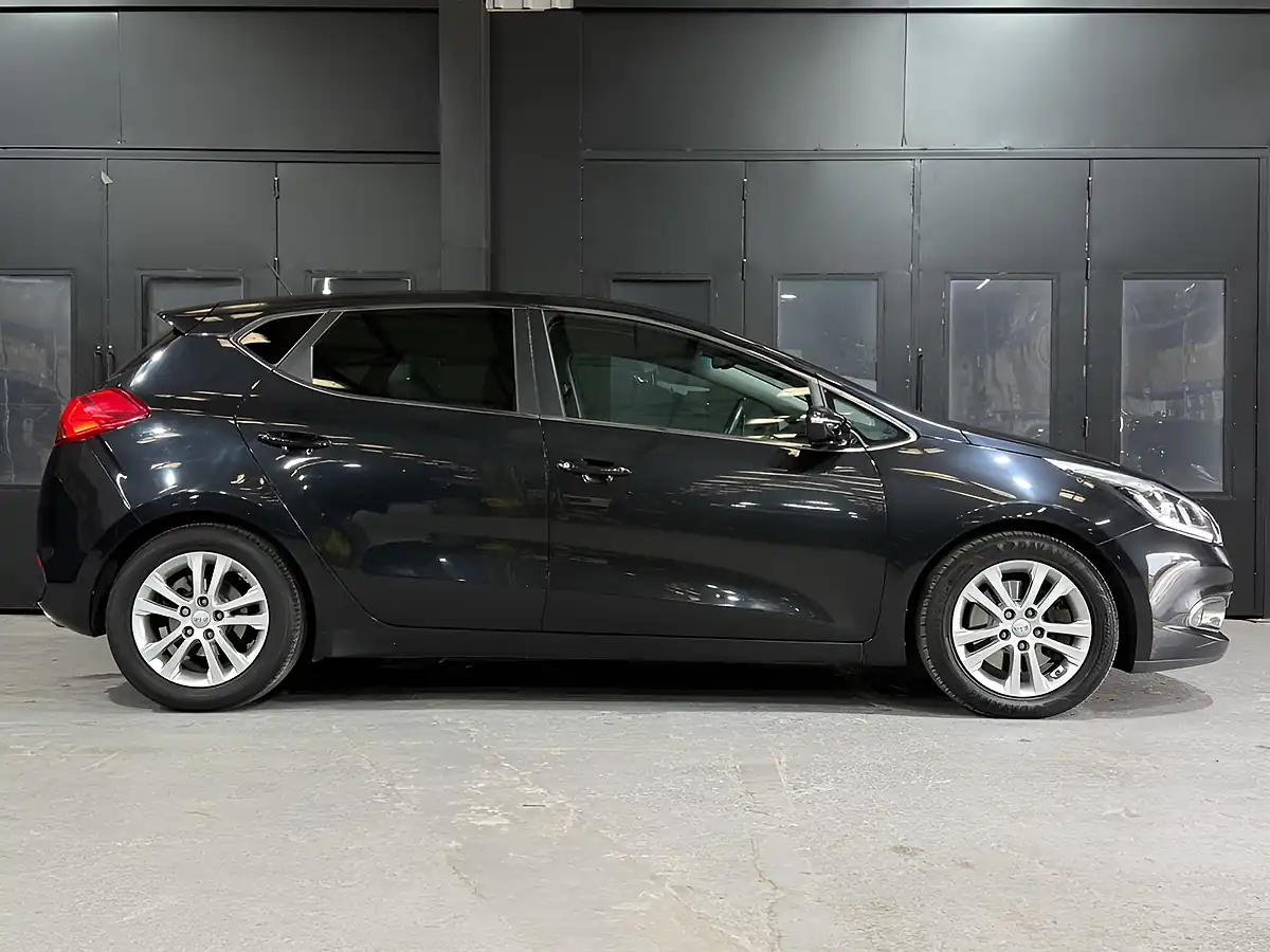 Used 2015 Kia Ceed 3 Black - Interior and Exterior details 4