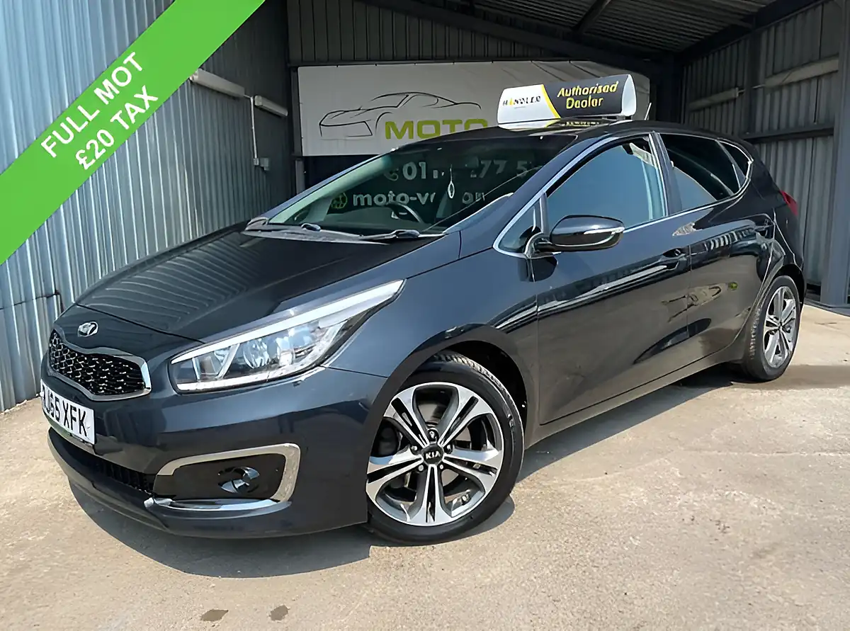 Used 2015 Kia Ceed 4 Black - Front View