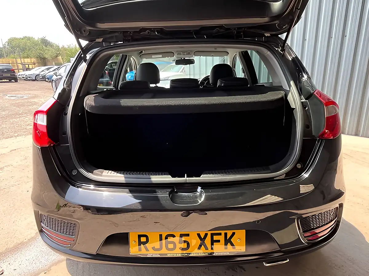 Used 2015 Kia Ceed 4 Black - Interior and Exterior details 12