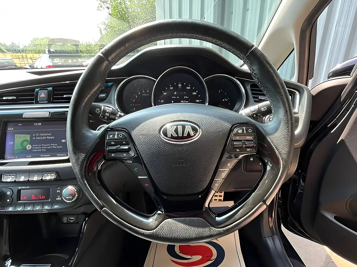 Used 2015 Kia Ceed 4 Black - Interior and Exterior details 13