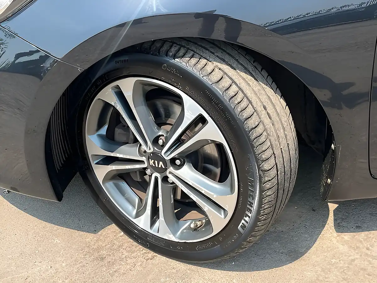 Used 2015 Kia Ceed 4 Black - Interior and Exterior details 19