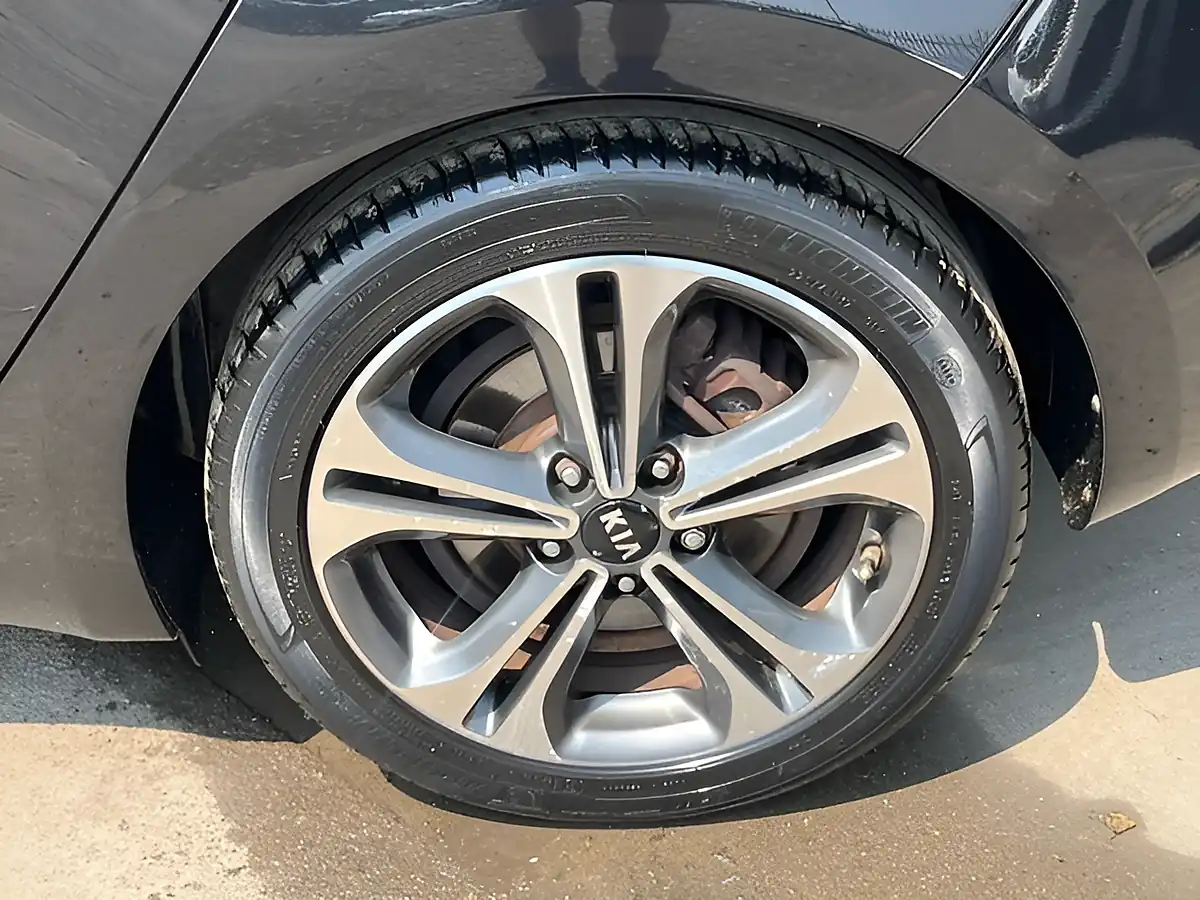 Used 2015 Kia Ceed 4 Black - Interior and Exterior details 20