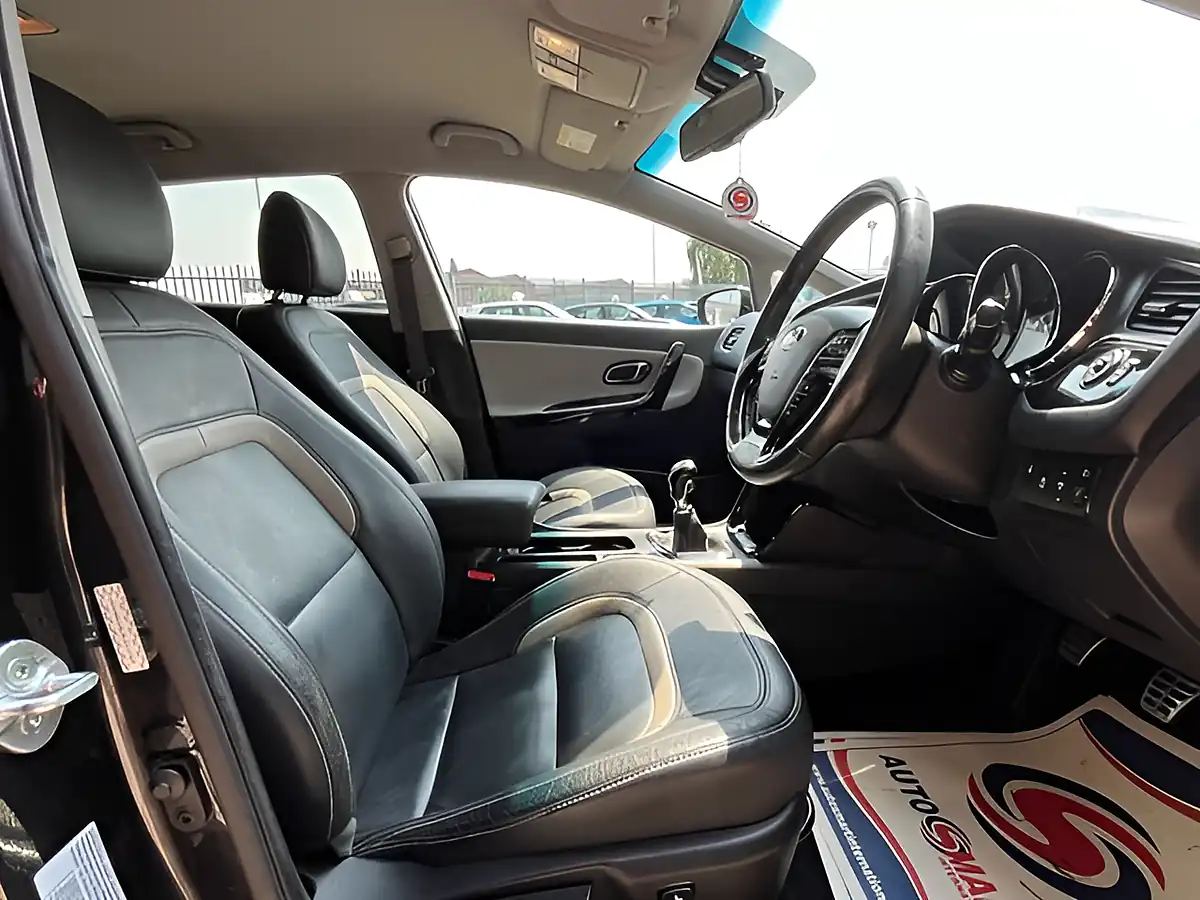 Used 2015 Kia Ceed 4 Black - Interior and Exterior details 5