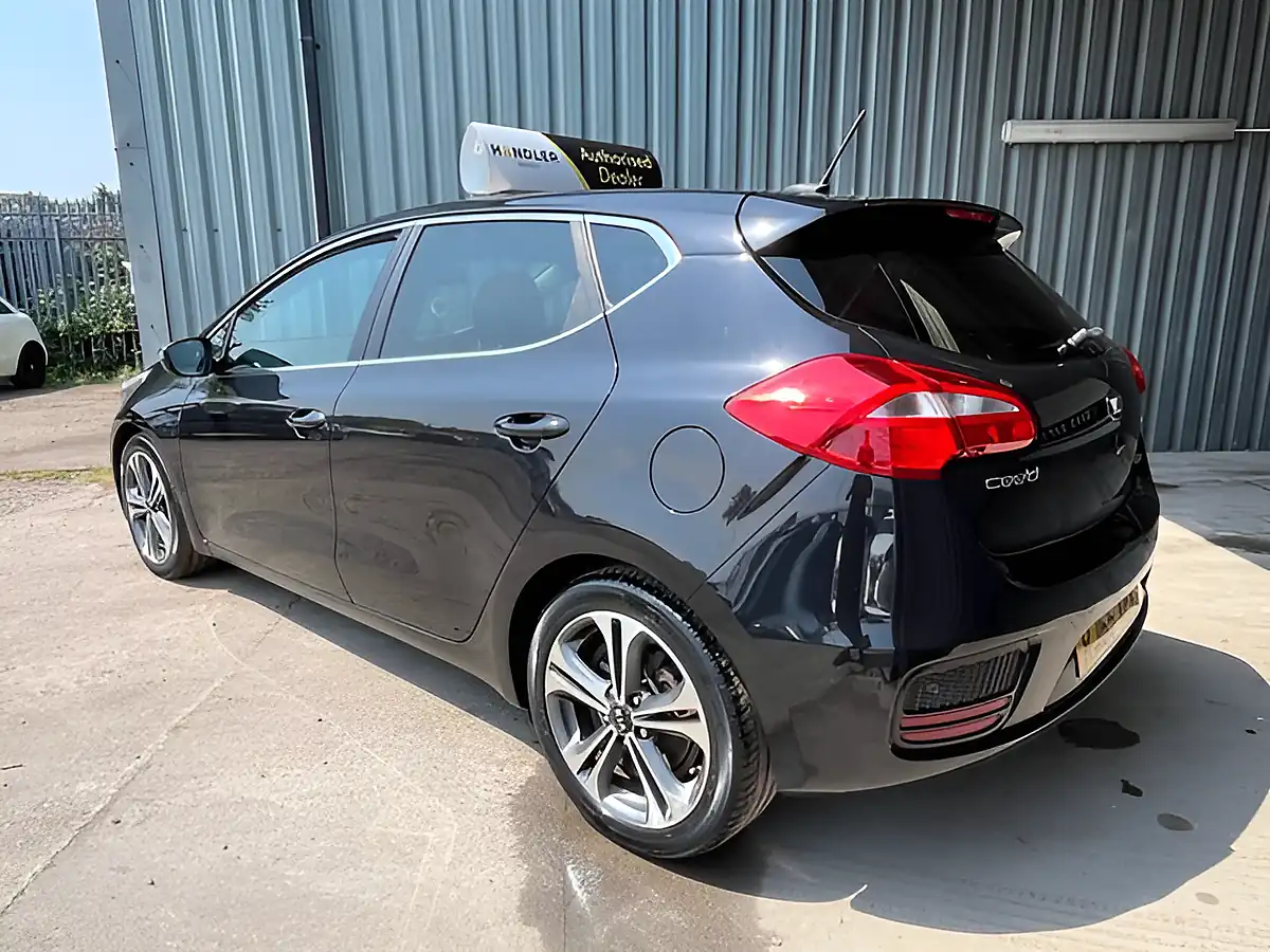Used 2015 Kia Ceed 4 Black - Interior and Exterior details 7