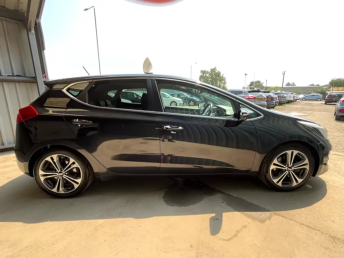 Used 2015 Kia Ceed 4 Black - Interior and Exterior details 8