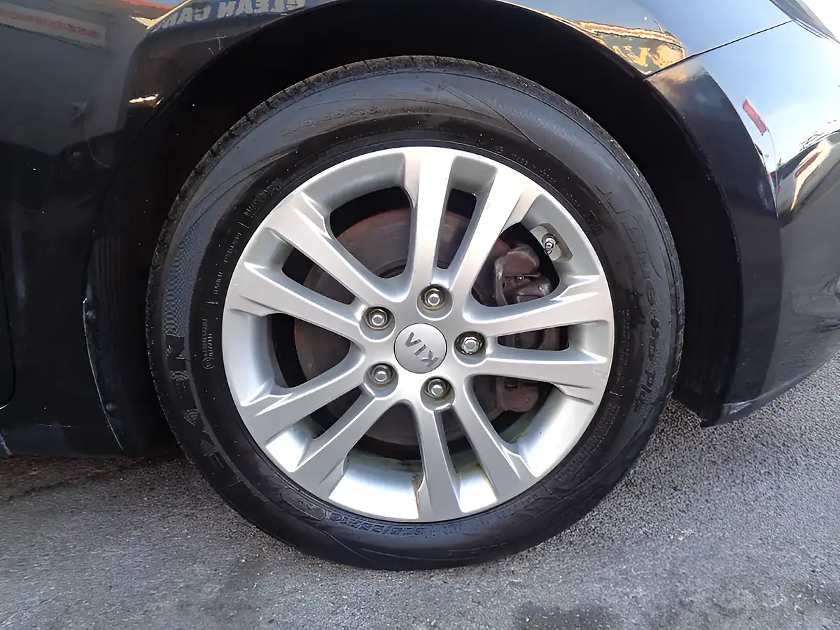 Used 2015 Kia Ceed Ecodynamics 2 Black - Interior and Exterior details 18