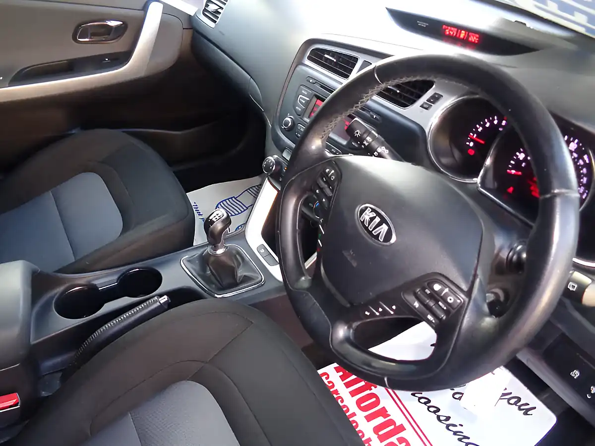 Used 2015 Kia Ceed Ecodynamics 2 Black - Interior and Exterior details 6