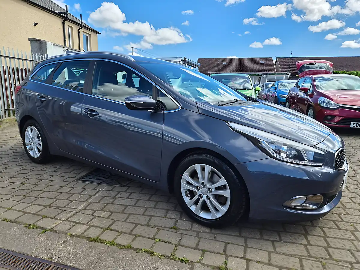 Used 2015 Kia Ceed Ecodynamics 2 Blue - Front View