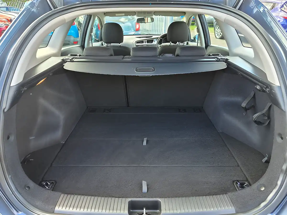 Used 2015 Kia Ceed Ecodynamics 2 Blue - Interior and Exterior details 18