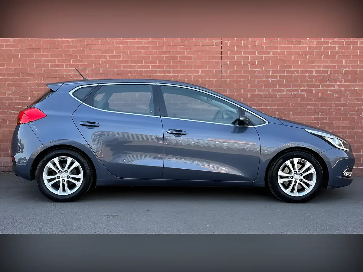 Used 2015 Kia Ceed Ecodynamics 2 Blue - Interior and Exterior details 2