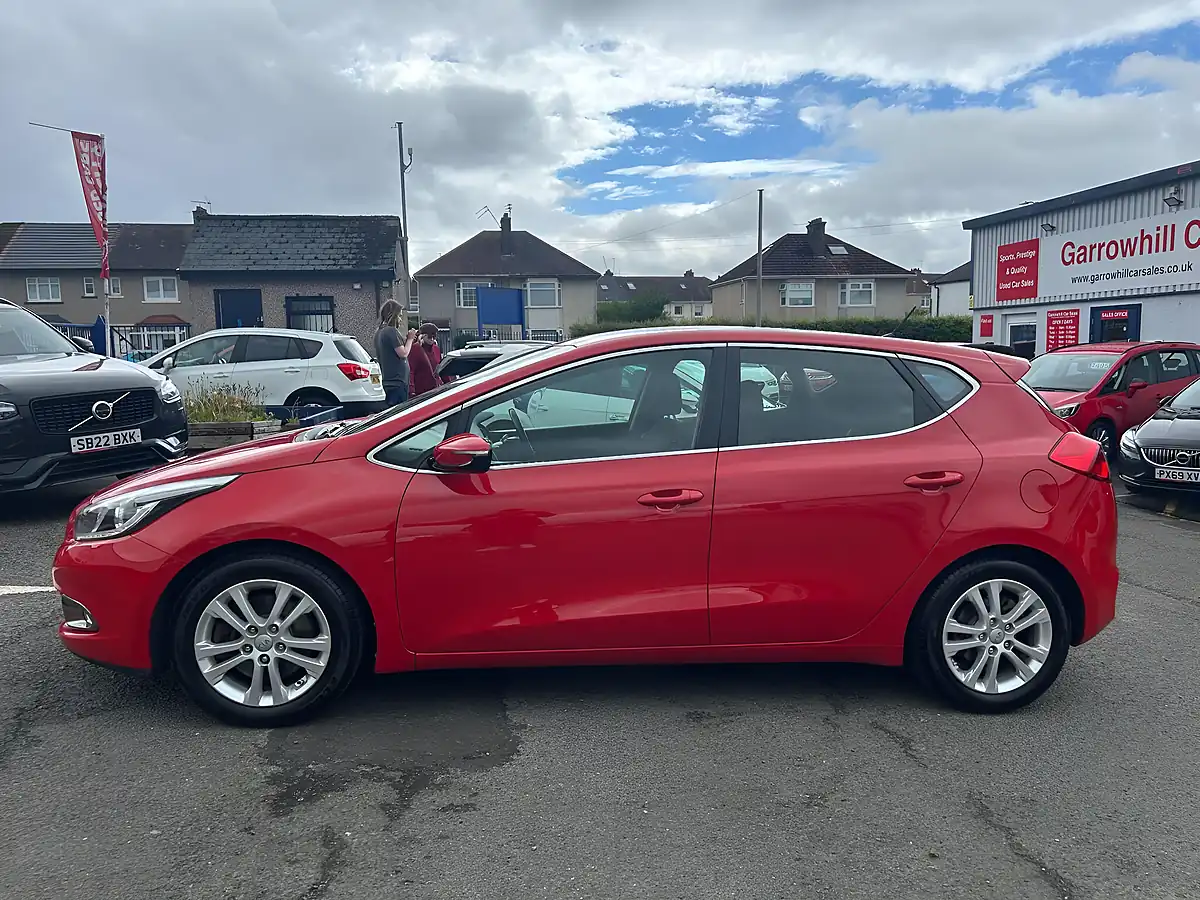 Used 2015 Kia Ceed Ecodynamics 2 Red - Interior and Exterior details 7