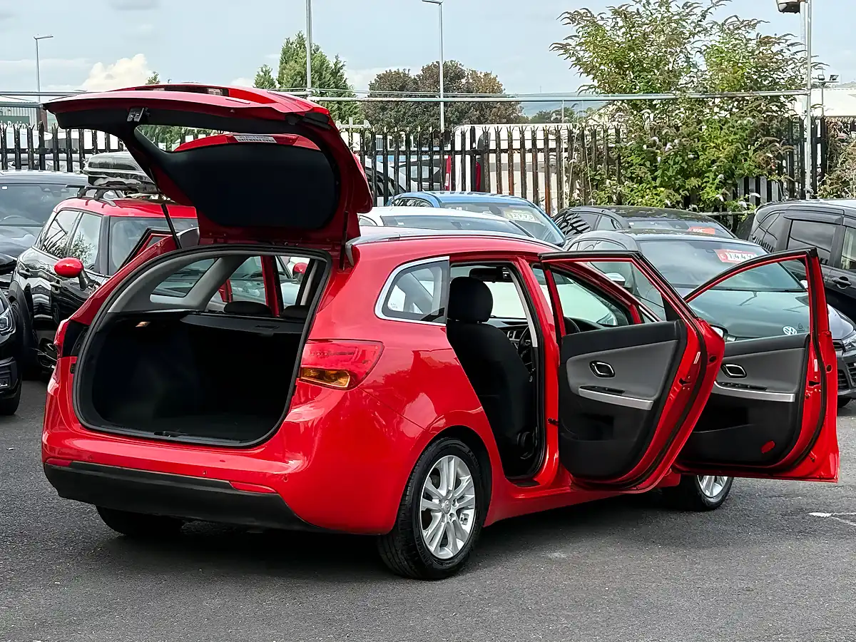 Used 2015 Kia Ceed Ecodynamics 2 Sportswagon Red - Interior and Exterior details 2