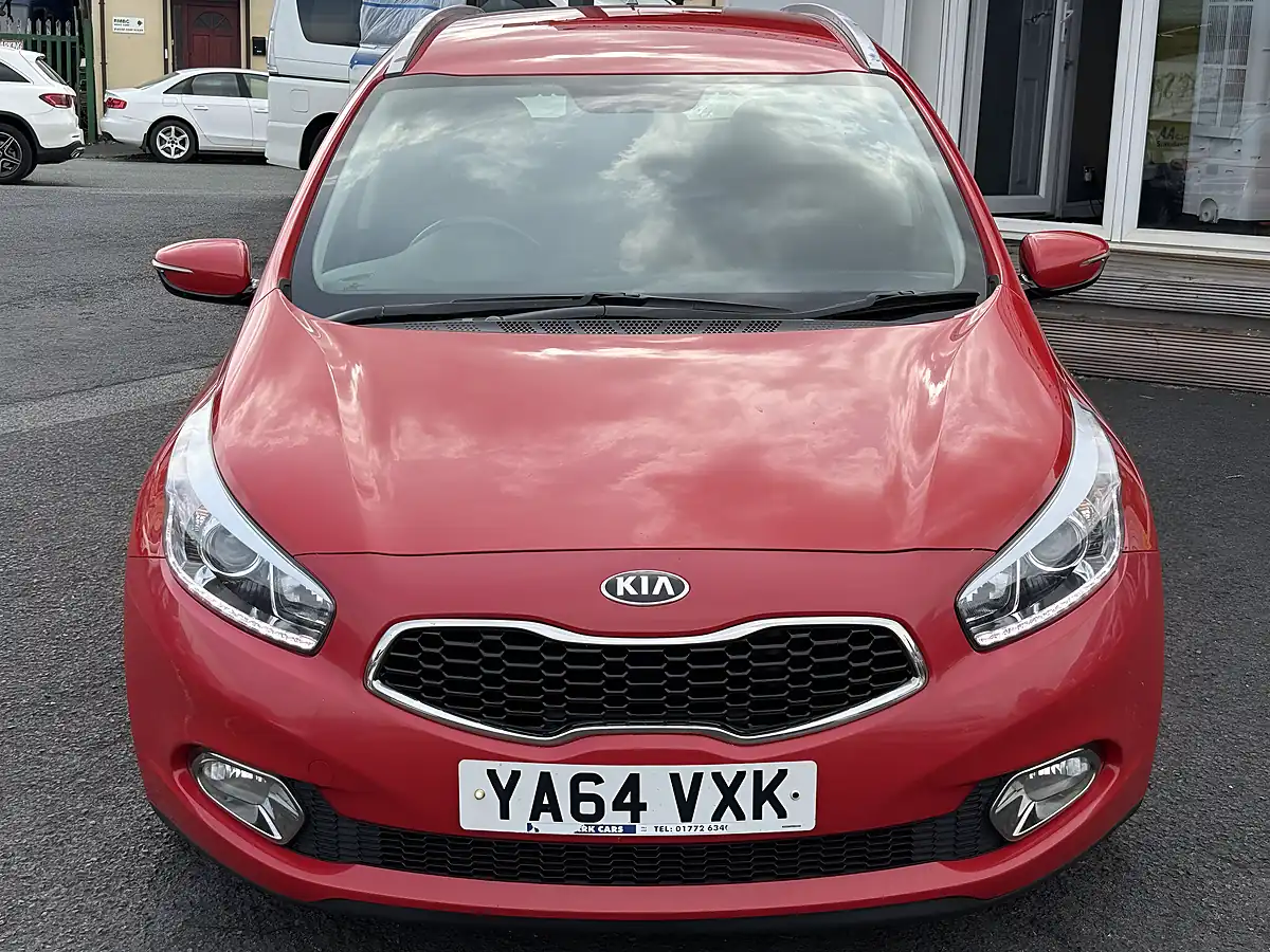 Used 2015 Kia Ceed Ecodynamics 2 Sportswagon Red - Interior and Exterior details 8