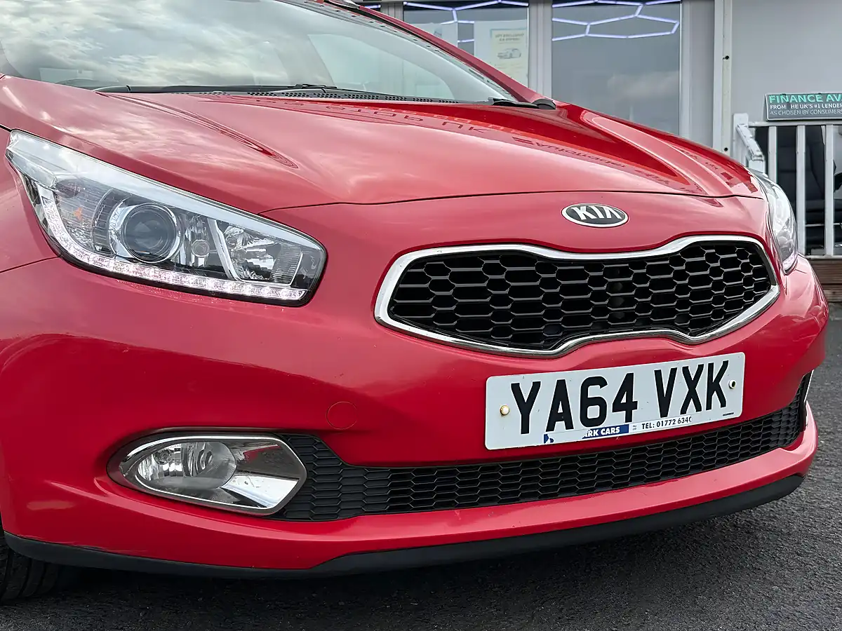 Used 2015 Kia Ceed Ecodynamics 2 Sportswagon Red - Interior and Exterior details 9