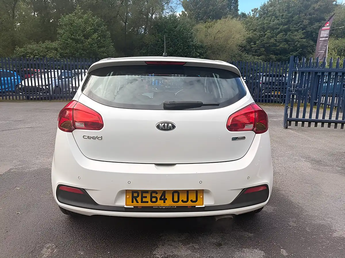 Used 2015 Kia Ceed Ecodynamics 2 White - Interior and Exterior details 10
