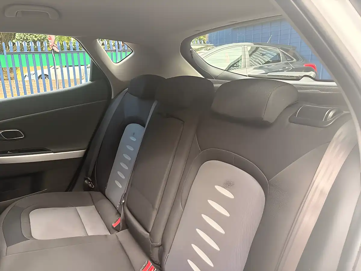 Used 2015 Kia Ceed Ecodynamics 2 White - Interior and Exterior details 15