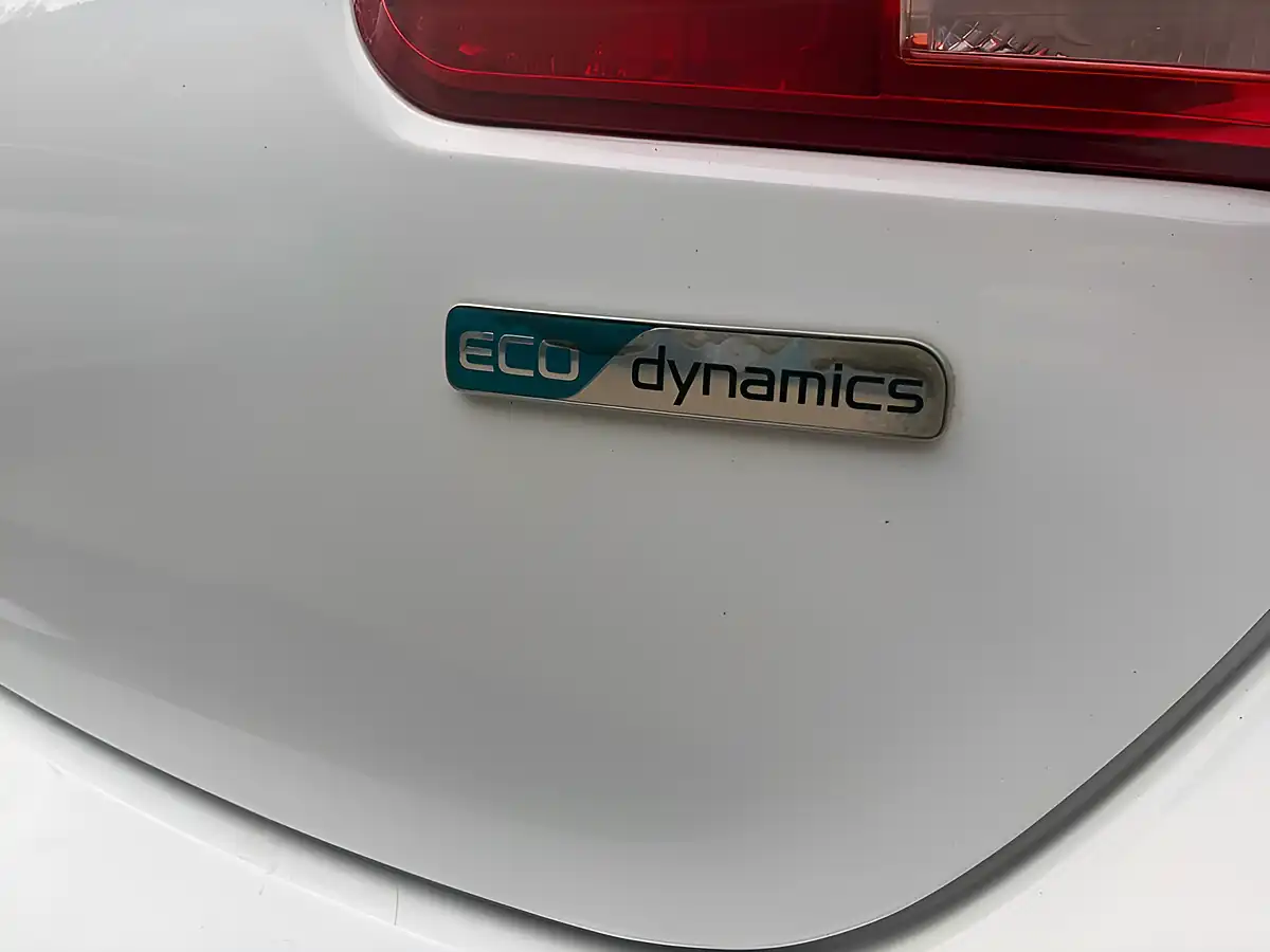Used 2015 Kia Ceed Ecodynamics 2 White - Interior and Exterior details 18